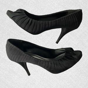 Le Chateau Black Satin Peep Toe High Heels Pumps Size 8